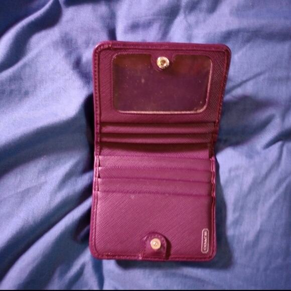 Coach bi-fold purple berry wallet - Picture 3 of 3
